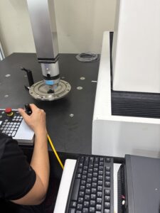 ヤスダメタル株式会社 三次元測定機